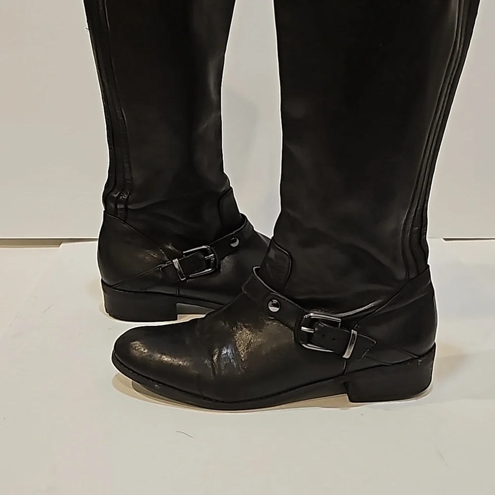 Mee too, Black Kknee Hgh leather boots low heel round toe size 9.5M